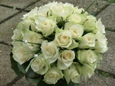 Bruidsboeket witte rozen